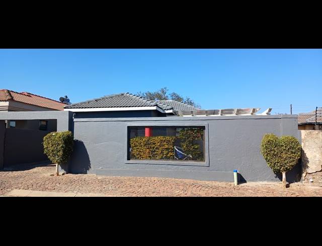 4 BEDROOM HOUSE FOR SALE IN CLAYVILLE